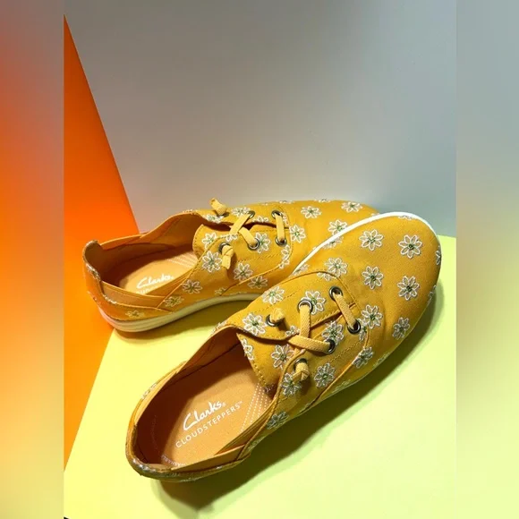 Clarks yellow Floral Canvas slip on casual shoes - Picture 2 of 6